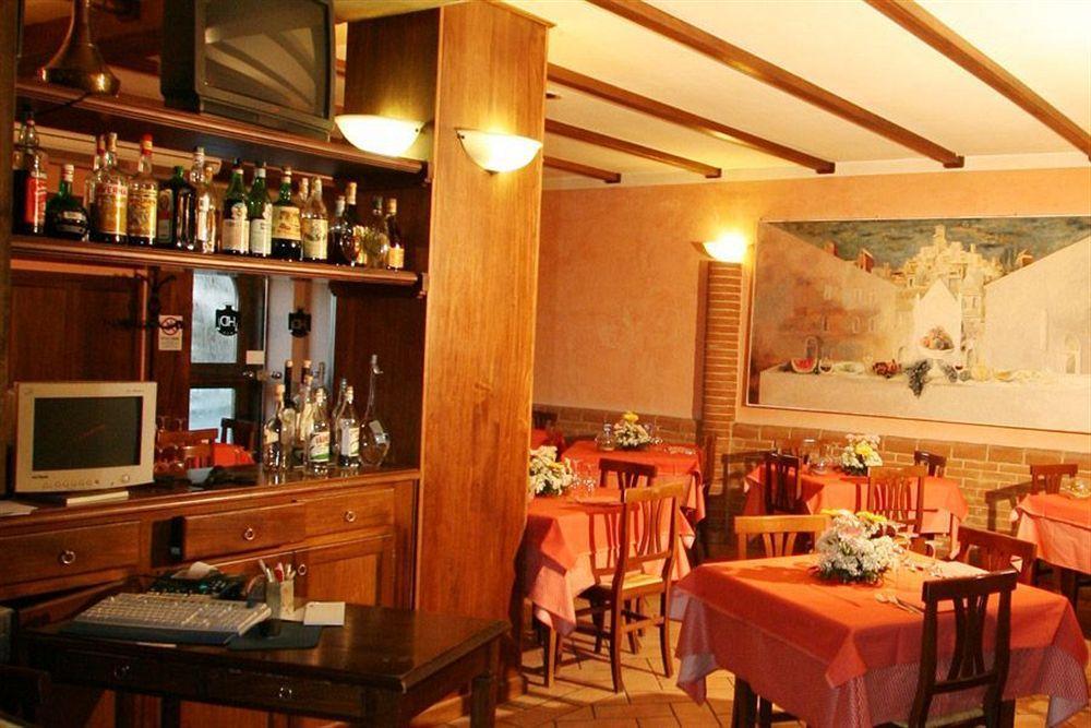 Hotel I Duchi カメリーノ エクステリア 写真