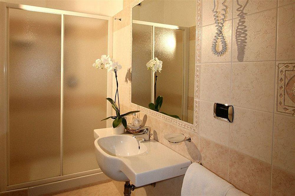 Hotel I Duchi カメリーノ エクステリア 写真